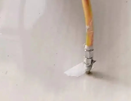 西岗瓷砖空鼓维修公司专业解答在瓷砖铺贴过程中，如果使用的砂料过粗（如全部使用了粗砂），可能会导致以下问题