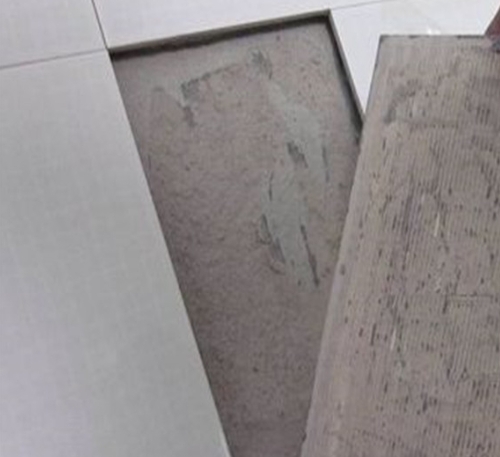 西岗瓷砖空鼓维修公司分享瓷砖铺贴时如果打浆（即涂抹在瓷砖背面和基层上的砂浆或瓷砖胶）过少，会带来以下问题